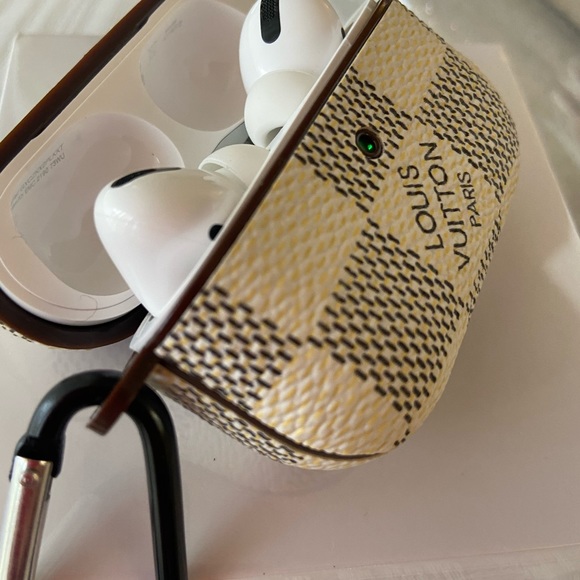 For Apple AirPods PRO 3rd & 4th gen case cover & Clip - Picture 9 of 13